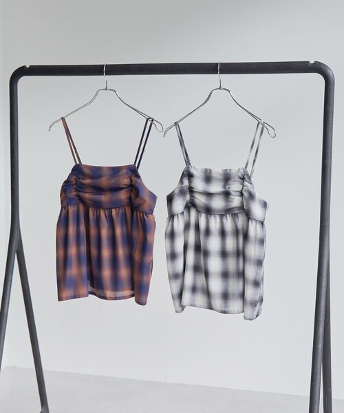 coen（コーエン）の「シアーオンブレチェックギャザーキャミソール（キャミソール・レディース・ネイビー/オフホワイト/ブラウン・FREE）」の5枚目の写真