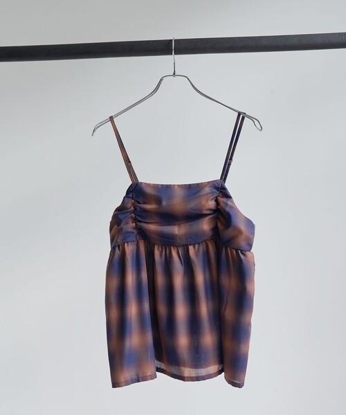 coen（コーエン）の「シアーオンブレチェックギャザーキャミソール（キャミソール・レディース・ネイビー/オフホワイト/ブラウン・FREE）」の6枚目の写真