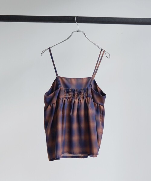 coen（コーエン）の「シアーオンブレチェックギャザーキャミソール（キャミソール・レディース・ネイビー/オフホワイト/ブラウン・FREE）」の7枚目の写真