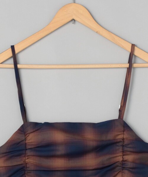 coen（コーエン）の「シアーオンブレチェックギャザーキャミソール（キャミソール・レディース・ネイビー/オフホワイト/ブラウン・FREE）」の12枚目の写真