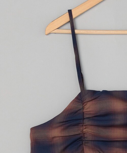 coen（コーエン）の「シアーオンブレチェックギャザーキャミソール（キャミソール・レディース・ネイビー/オフホワイト/ブラウン・FREE）」の13枚目の写真