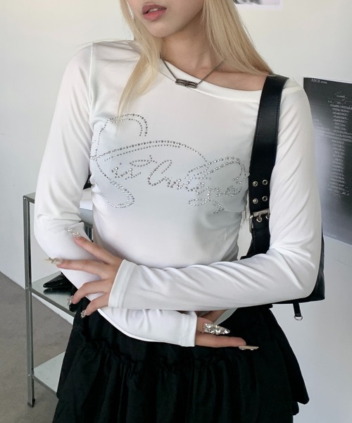 lilful(リルフル)の「サイドギャザーワンショルラインストーンロゴロンT(Tシャツ/カットソー・レディース・ブラック/ホワイト/グレー/レッド・F)」の2枚目の写真