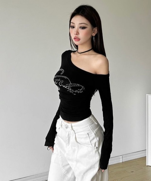 lilful(リルフル)の「サイドギャザーワンショルラインストーンロゴロンT(Tシャツ/カットソー・レディース・ブラック/ホワイト/グレー/レッド・F)」の12枚目の写真