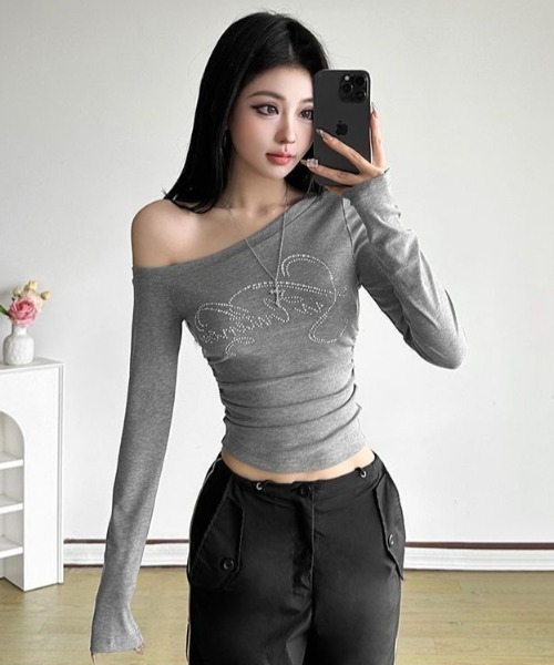 lilful(リルフル)の「サイドギャザーワンショルラインストーンロゴロンT(Tシャツ/カットソー・レディース・ブラック/ホワイト/グレー/レッド・F)」の13枚目の写真