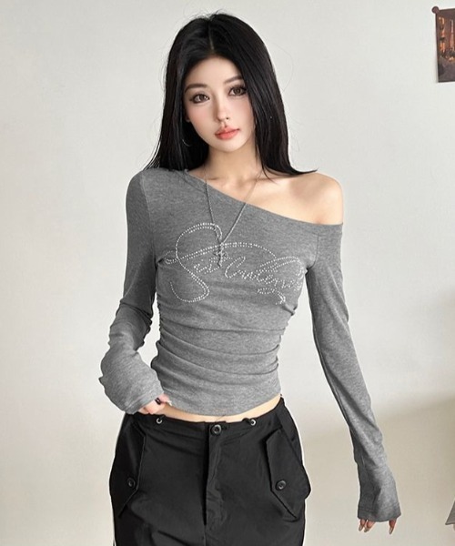 lilful(リルフル)の「サイドギャザーワンショルラインストーンロゴロンT(Tシャツ/カットソー・レディース・ブラック/ホワイト/グレー/レッド・F)」の14枚目の写真