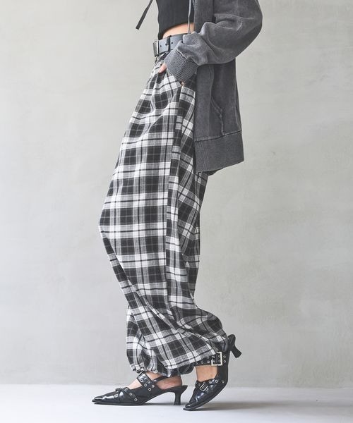 PAGEBOY（ページボーイ）の「イージーグランパンツ 【ドロスト＆ワイドの２WAY仕様】（スウェットパンツ・レディース・ブラック/ブラウン・FREE）」の4枚目の写真