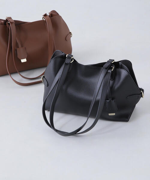 NATURAL BEAUTY BASIC(ナチュラルビューティーベーシック)の「◇ロングハンドルクラムトートバッグ(トートバッグ・レディース・キャメル/ブラック・フリ-)」の5枚目の写真