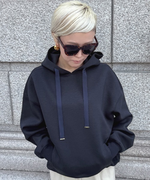 JENNE(ジェンヌ)の「日本製リラックスフーディー(その他トップス・レディース・グレー/アイボリー/ブラック/ネイビー・SMALL/MEDIUM/LARGE)」の4枚目の写真