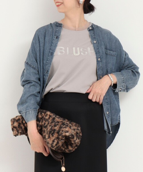 MICO COULIER(ミコクリエ)の「BLUSHパール+ラインストーン チュールネックラインTシャツ(Tシャツ/カットソー・レディース・チャコールグレー/ブラック/モカ・38)」の1枚目の写真