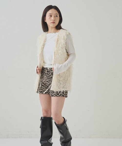 WHO'S WHO gallery（フーズフーギャラリー）の「チュールフリンジベスト（ベスト・レディース・ブラック/アイボリー・FREE）」の22枚目の写真