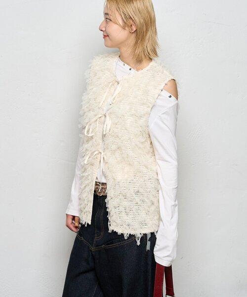 WHO'S WHO gallery（フーズフーギャラリー）の「チュールフリンジベスト（ベスト・レディース・ブラック/アイボリー・FREE）」の4枚目の写真