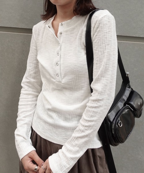 CORNERS(コーナーズ)の「ヘンリーネックスリムフィットロンT(Tシャツ/カットソー・レディース・ブラック/ホワイト/グレー・M)」の5枚目の写真