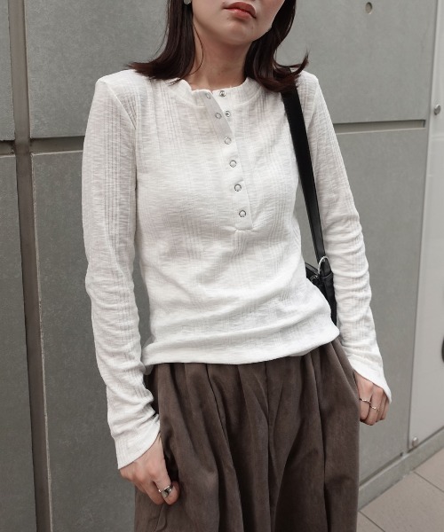 CORNERS(コーナーズ)の「ヘンリーネックスリムフィットロンT(Tシャツ/カットソー・レディース・ブラック/ホワイト/グレー・M)」の6枚目の写真