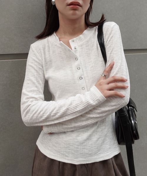 CORNERS(コーナーズ)の「ヘンリーネックスリムフィットロンT(Tシャツ/カットソー・レディース・ブラック/ホワイト/グレー・M)」の8枚目の写真