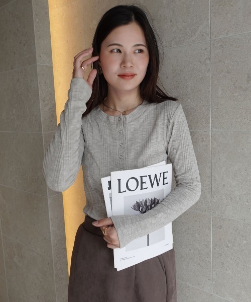 CORNERS(コーナーズ)の「ヘンリーネックスリムフィットロンT(Tシャツ/カットソー・レディース・ブラック/ホワイト/グレー・M)」の11枚目の写真