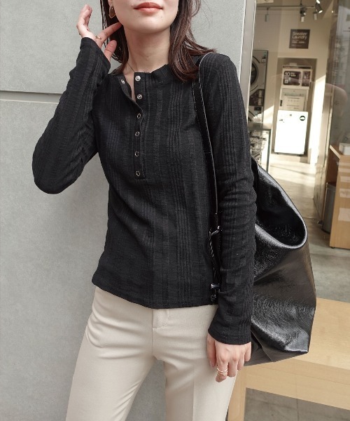 CORNERS(コーナーズ)の「ヘンリーネックスリムフィットロンT(Tシャツ/カットソー・レディース・ブラック/ホワイト/グレー・M)」の17枚目の写真