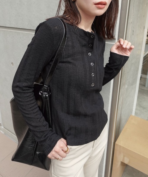 CORNERS(コーナーズ)の「ヘンリーネックスリムフィットロンT(Tシャツ/カットソー・レディース・ブラック/ホワイト/グレー・M)」の19枚目の写真