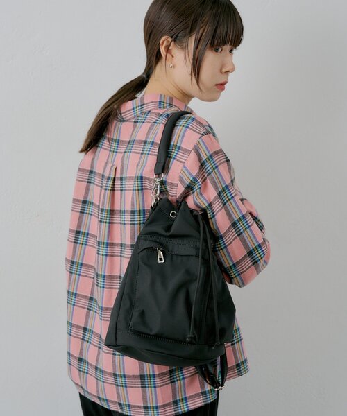 WHIMSIC（ウィムジック）の「【UNISEX】ミニヘルメットバッグ（ショルダーバッグ・メンズ・オリーブ/ブラック・ONE SIZE）」の3枚目の写真