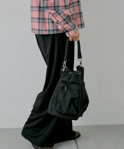 WHIMSIC（ウィムジック）の「【UNISEX】ミニヘルメットバッグ（ショルダーバッグ・メンズ・オリーブ/ブラック・ONE SIZE）」の7枚目の写真