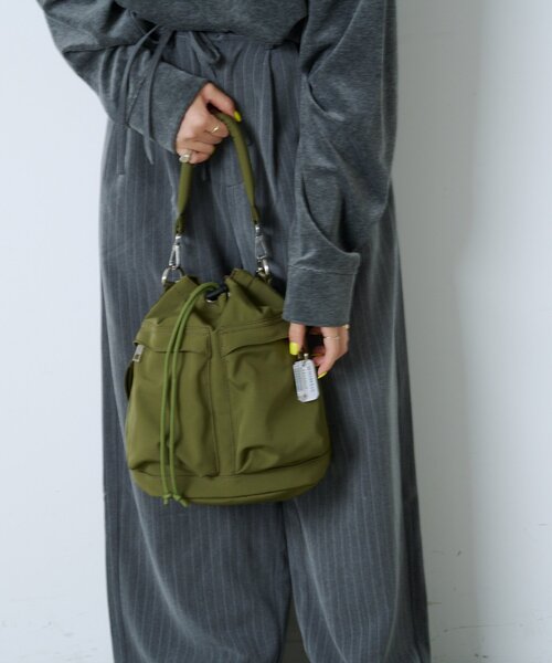 WHIMSIC（ウィムジック）の「【UNISEX】ミニヘルメットバッグ（ショルダーバッグ・メンズ・オリーブ/ブラック・ONE SIZE）」の19枚目の写真