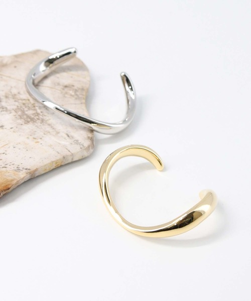 Gready Brilliant(グレディブリリアン)の「カーブバングル(バングル/リストバンド・レディース・シルバー/ゴールド・FREE)」の3枚目の写真