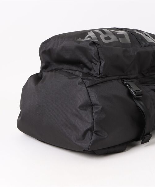 NEW ERA（ニューエラ）の「NEW ERA/ニューエラ バックパック キャリアパック 35L ライトウェイト プリントロゴ  14521350（バックパック/リュック・メンズ・ブラック・FREE）」の7枚目の写真