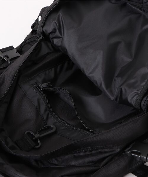 NEW ERA（ニューエラ）の「NEW ERA/ニューエラ バックパック キャリアパック 35L ライトウェイト プリントロゴ  14521350（バックパック/リュック・メンズ・ブラック・FREE）」の9枚目の写真