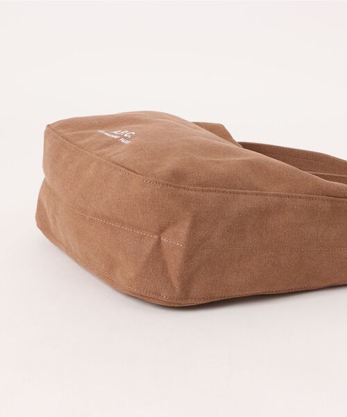 A.P.C.（アーペーセー）の「BESACE JOURNAL SMALL（ショルダーバッグ・メンズ・カーキ/ブラウン系その他・ONESIZE）」の4枚目の写真