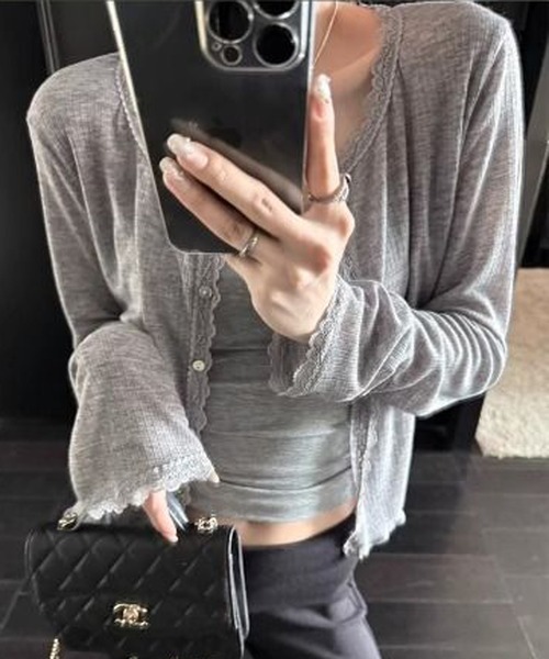 MEMECLE（メメクル）の「【 MEMECLE / メメクル 】シンプル フリル クルーネックカーディガン（カーディガン/ボレロ・レディース・ネイビー/ホワイト/グレー・SMALL/MEDIUM）」の2枚目の写真