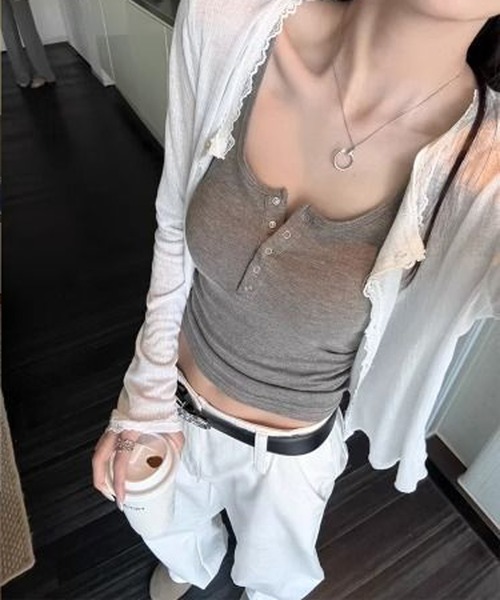 MEMECLE（メメクル）の「【 MEMECLE / メメクル 】シンプル フリル クルーネックカーディガン（カーディガン/ボレロ・レディース・ネイビー/ホワイト/グレー・SMALL/MEDIUM）」の4枚目の写真