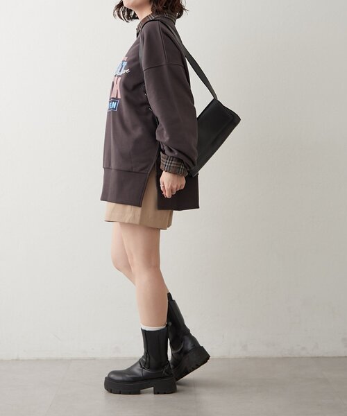 NUNIFE(ユニフィー)の「【NUNIFE】サイドスリット多色ロゴスウェット(スウェット・レディース・ブラウン/トップグレー/アイボリー/スミクロ・FREE)」の14枚目の写真