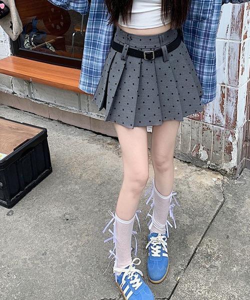 leune（ルネ）の「ベルト付きドット柄プリーツスカート（スカート・レディース・グレー/ブラック・MEDIUM/SMALL）」の3枚目の写真