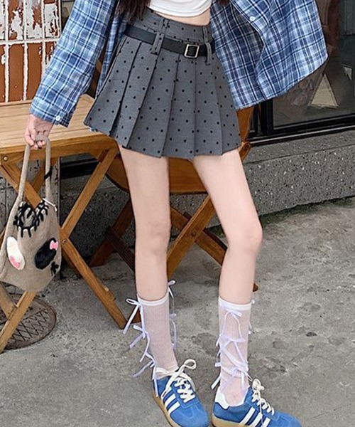 leune（ルネ）の「ベルト付きドット柄プリーツスカート（スカート・レディース・グレー/ブラック・MEDIUM/SMALL）」の4枚目の写真