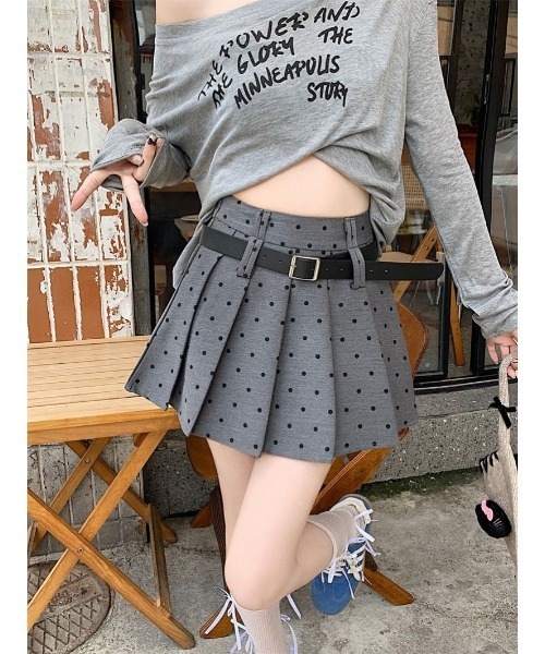 leune（ルネ）の「ベルト付きドット柄プリーツスカート（スカート・レディース・グレー/ブラック・MEDIUM/SMALL）」の6枚目の写真