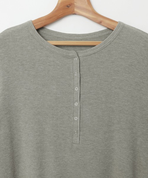 evernavy（エバーネイビー）の「テレコリブヘンリーネック長袖Tシャツ（Tシャツ/カットソー・レディース・ブラック/チョコ/グレー/ホワイト・M）」の15枚目の写真