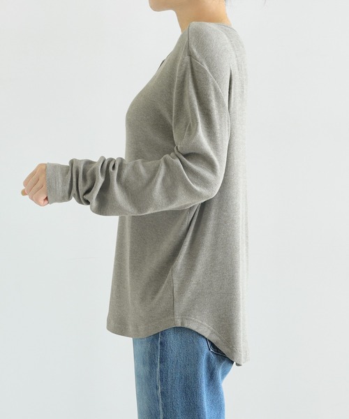 evernavy（エバーネイビー）の「テレコリブヘンリーネック長袖Tシャツ（Tシャツ/カットソー・レディース・ブラック/チョコ/グレー/ホワイト・M）」の6枚目の写真