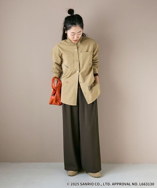 le.coeur blanc（ルクールブラン）の「【HELLO KITTY】レタリング刺繍オーバーシャツ（シャツ/ブラウス・レディース・チャコールグレー/ベージュ・38）」の5枚目の写真