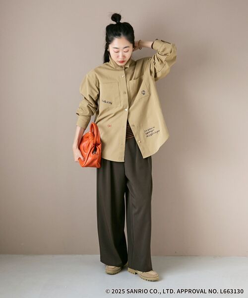 le.coeur blanc（ルクールブラン）の「【HELLO KITTY】レタリング刺繍オーバーシャツ（シャツ/ブラウス・レディース・チャコールグレー/ベージュ・38）」の6枚目の写真