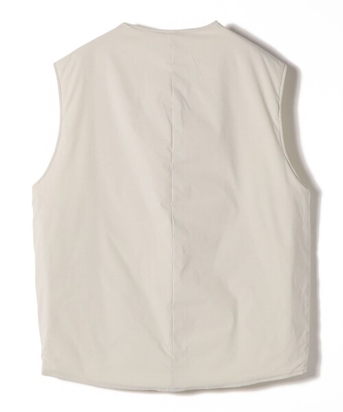 SHIPS(シップス)の「SHIPS Primary Navy Label:〈手洗い可能〉スクエア キルト リバーシブル ジレ(ベスト・レディース・ブラック/ナチュラル・ONE SIZE)」の6枚目の写真