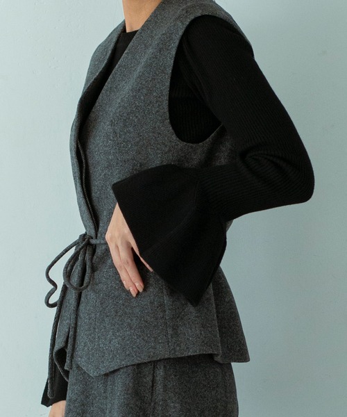 AJUGA.（アジュガ）の「2WAYメロウハイネック衿付きニット（ニット/セーター・レディース・グレー/ブラック/ネイビー・FREE）」の2枚目の写真