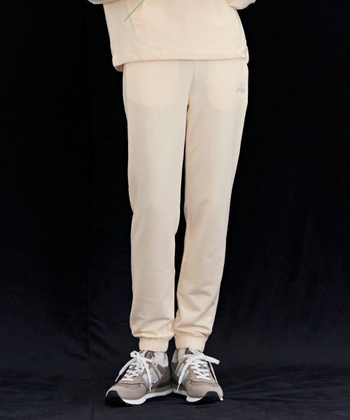 CHASECULT(チェイスカルト)の「レディース イージーフィット ジョガーパンツ-BEZG7261B0A(スウェットパンツ・レディース・アイボリー・67/70)」の1枚目の写真