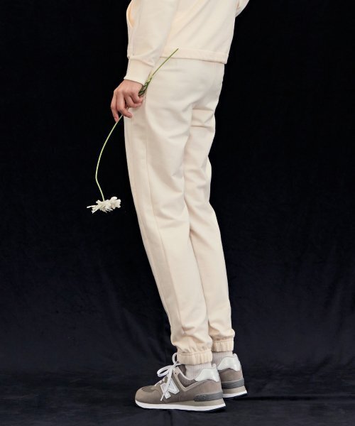 CHASECULT(チェイスカルト)の「レディース イージーフィット ジョガーパンツ-BEZG7261B0A(スウェットパンツ・レディース・アイボリー・67/70)」の3枚目の写真