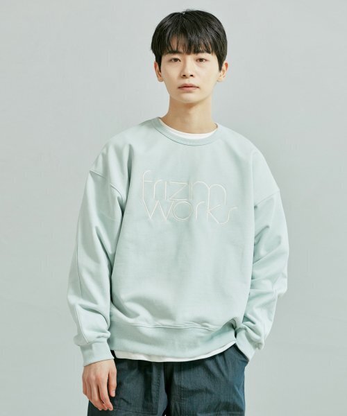 FRIZMWORKS(フリズムワークス)の「TYPOGRAPHY LOGO SWEATSHIRT _ PISTACHIO(スウェット・メンズ・その他・MEDIUM/LARGE/X-LARGE)」の1枚目の写真