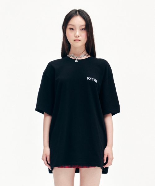 YOUHEE(ユヒ)の「YOUHEE SMALL LOGO T-SHIRTS BLACK(Tシャツ/カットソー・レディース・その他・FREE)」の1枚目の写真