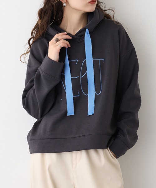 BRODIAEA(ブローディア)の「BRODIAEA 裏起毛ロゴパーカー(パーカー・レディース・チャコールグレー/ベージュ/キャメル・40)」の5枚目の写真