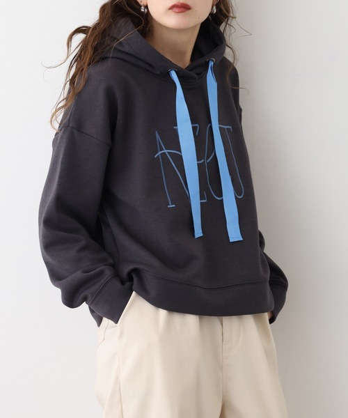 BRODIAEA(ブローディア)の「BRODIAEA 裏起毛ロゴパーカー(パーカー・レディース・チャコールグレー/ベージュ/キャメル・40)」の6枚目の写真