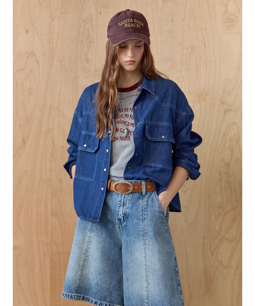 MAXZA(マージャコレクション)の「フラップポケットウォッシングデニムクロップシャツ(シャツ/ブラウス・レディース・ネイビー・FREE)」の6枚目の写真