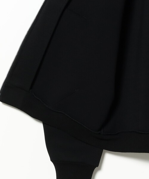 BEAMS（ビームス）の「フルフェイス ジップアップ フーディ 【ワイドショートフィット】（パーカー・メンズ・ブラック/レッド・S/M/L/XL）」の4枚目の写真