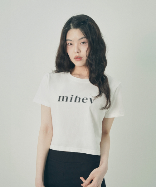 MIHEV(ミヘブ)の「ミヘブ グラフィックロゴ クロップTシャツ ホワイト(Tシャツ/カットソー・レディース・その他・MEDIUM/LARGE)」の2枚目の写真