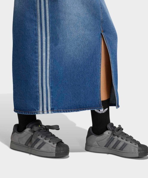 adidas（アディダス）の「スリーストライプス ペンシル スカート デニム / アディダスオリジナルス adidas Originals（デニムスカート・レディース・ブルー・MEDIUM/LARGE/XX-LARGE/X-SMALL/X-LARGE/SMALL）」の3枚目の写真